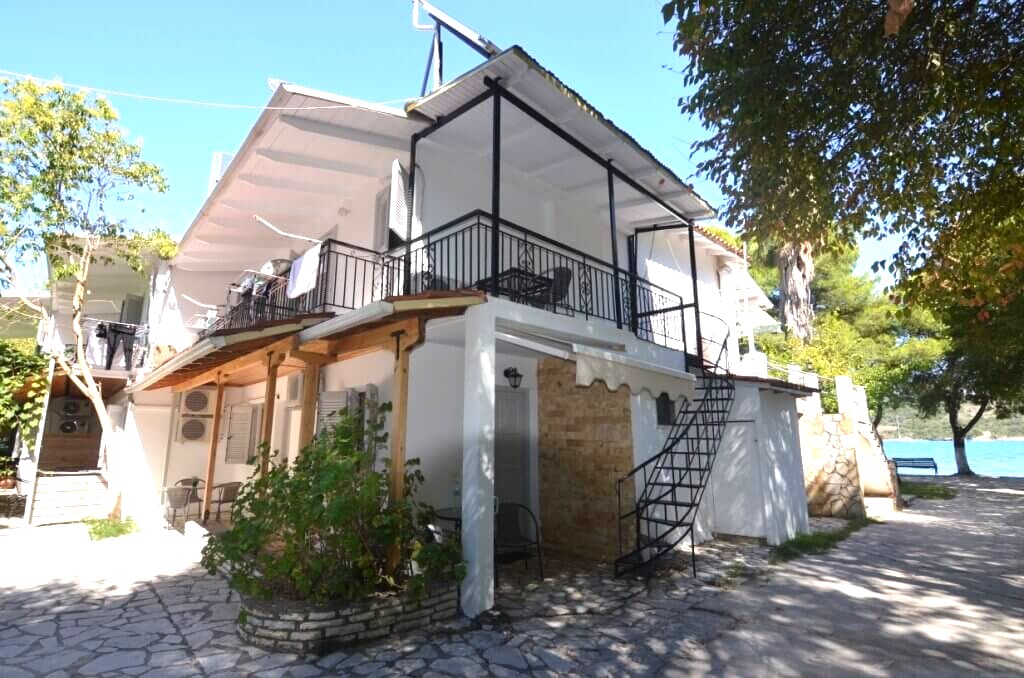 Flisvos Seaside Apartments