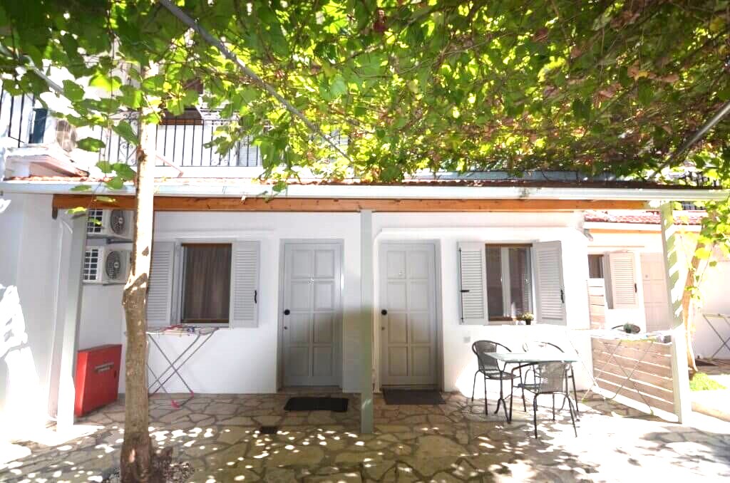 Flisvos Seaside Apartments thumbnail 2