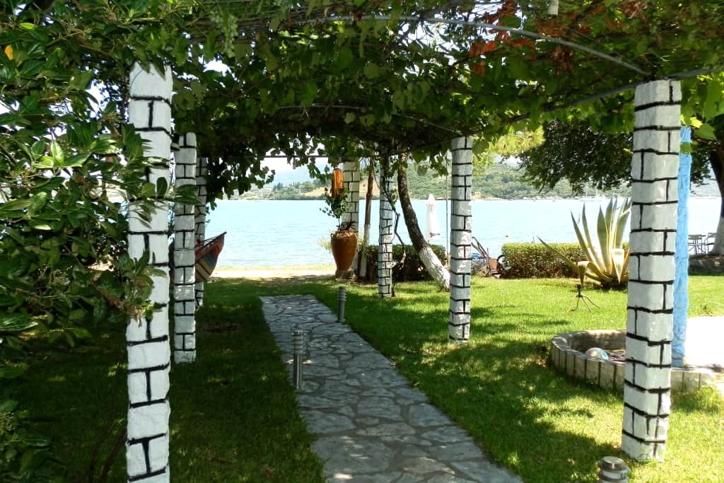 Flisvos Seaside Apartments thumbnail 3