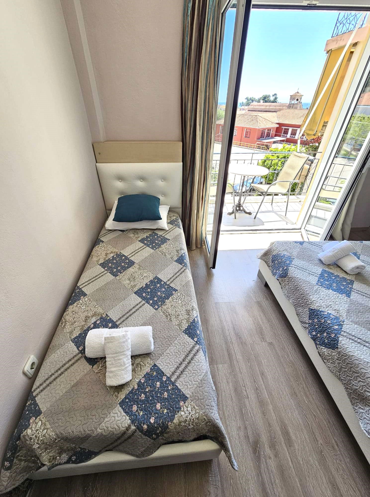 Ria Studios thumbnail 2