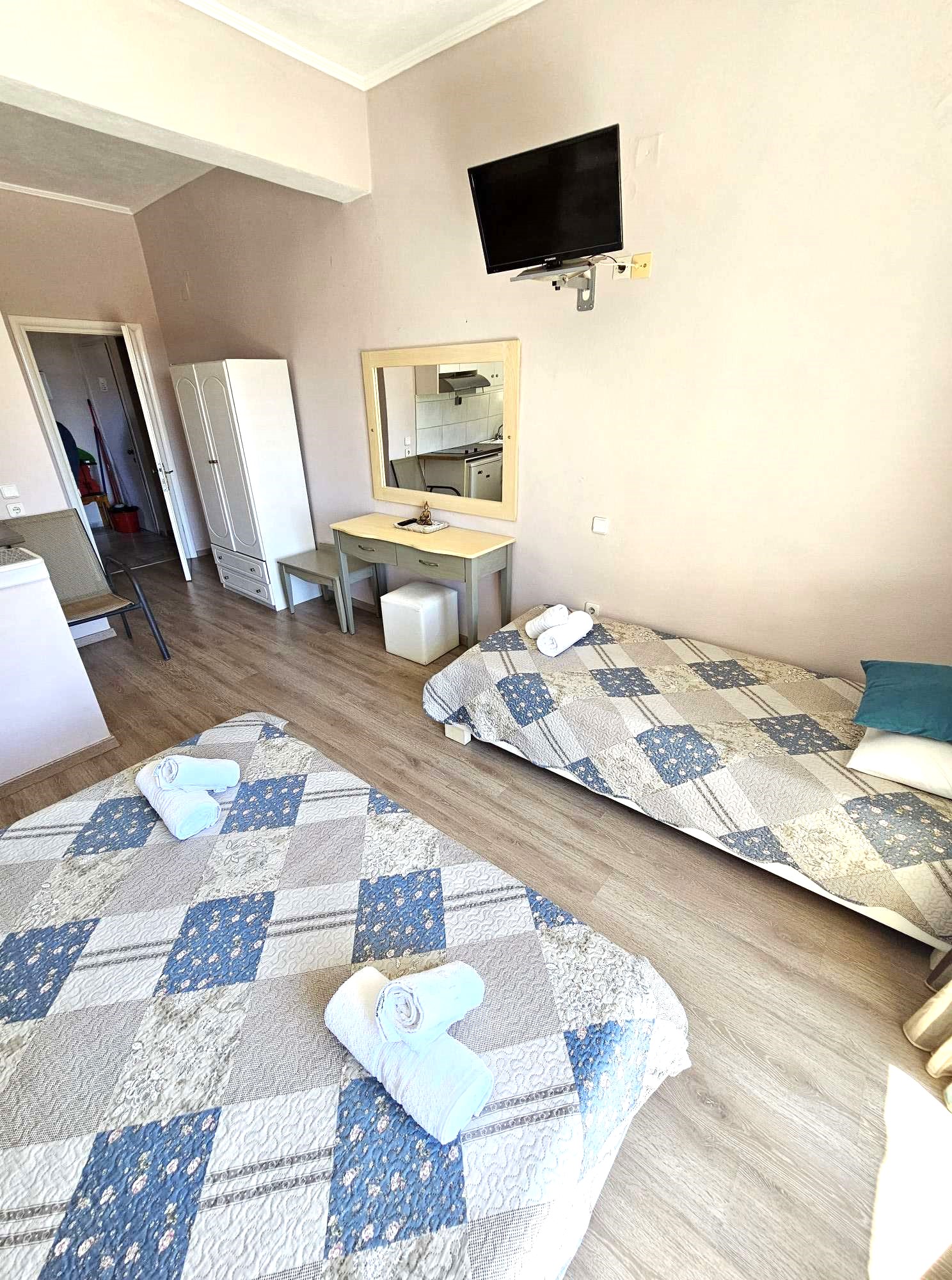 Ria Studios thumbnail 22