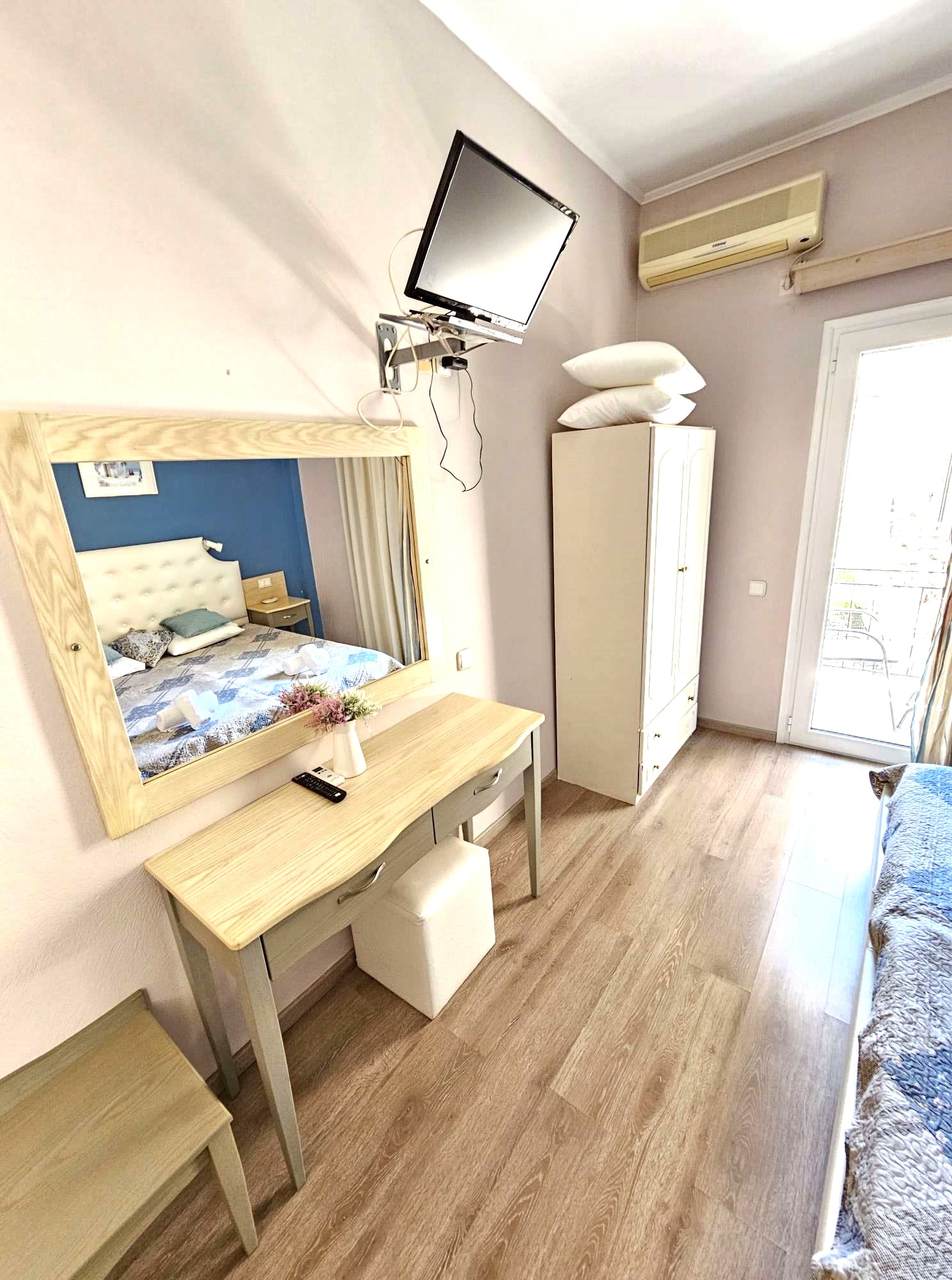 Ria Studios thumbnail 42