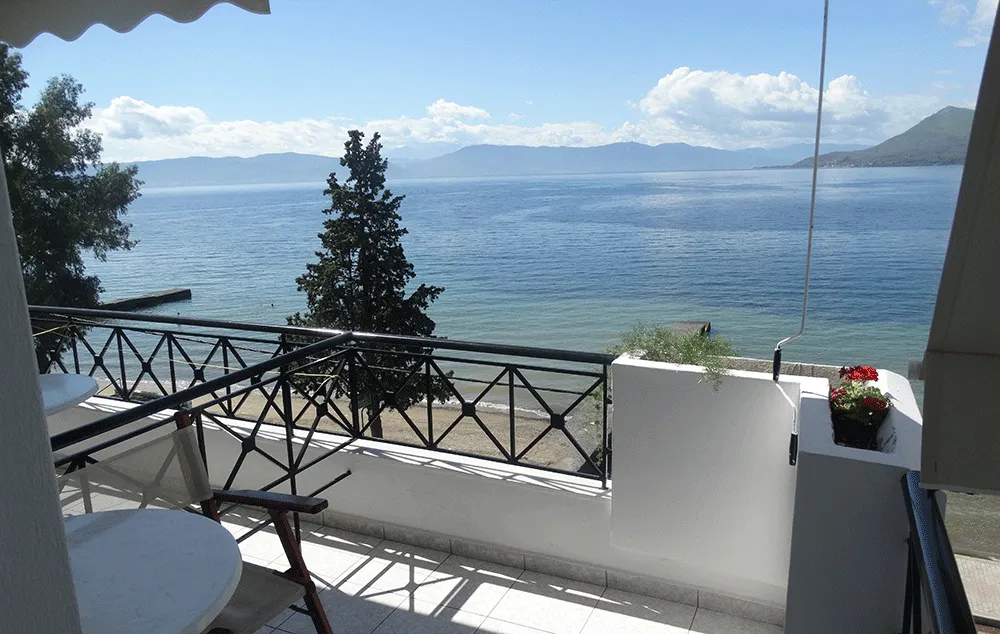 VILA AKTION - EVIA