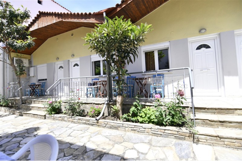 Vila Angelos Garden thumbnail 2