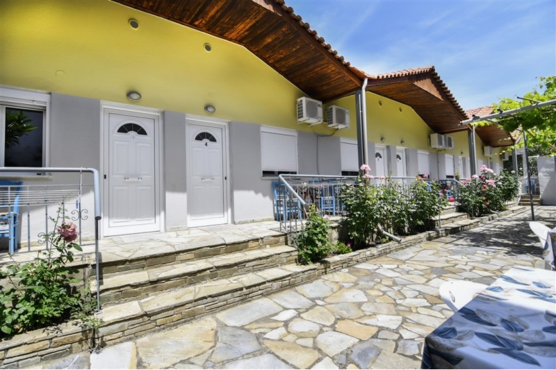 Vila Angelos Garden thumbnail 3