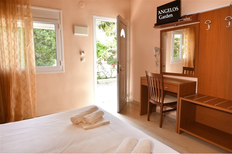 Vila Angelos Garden thumbnail 6