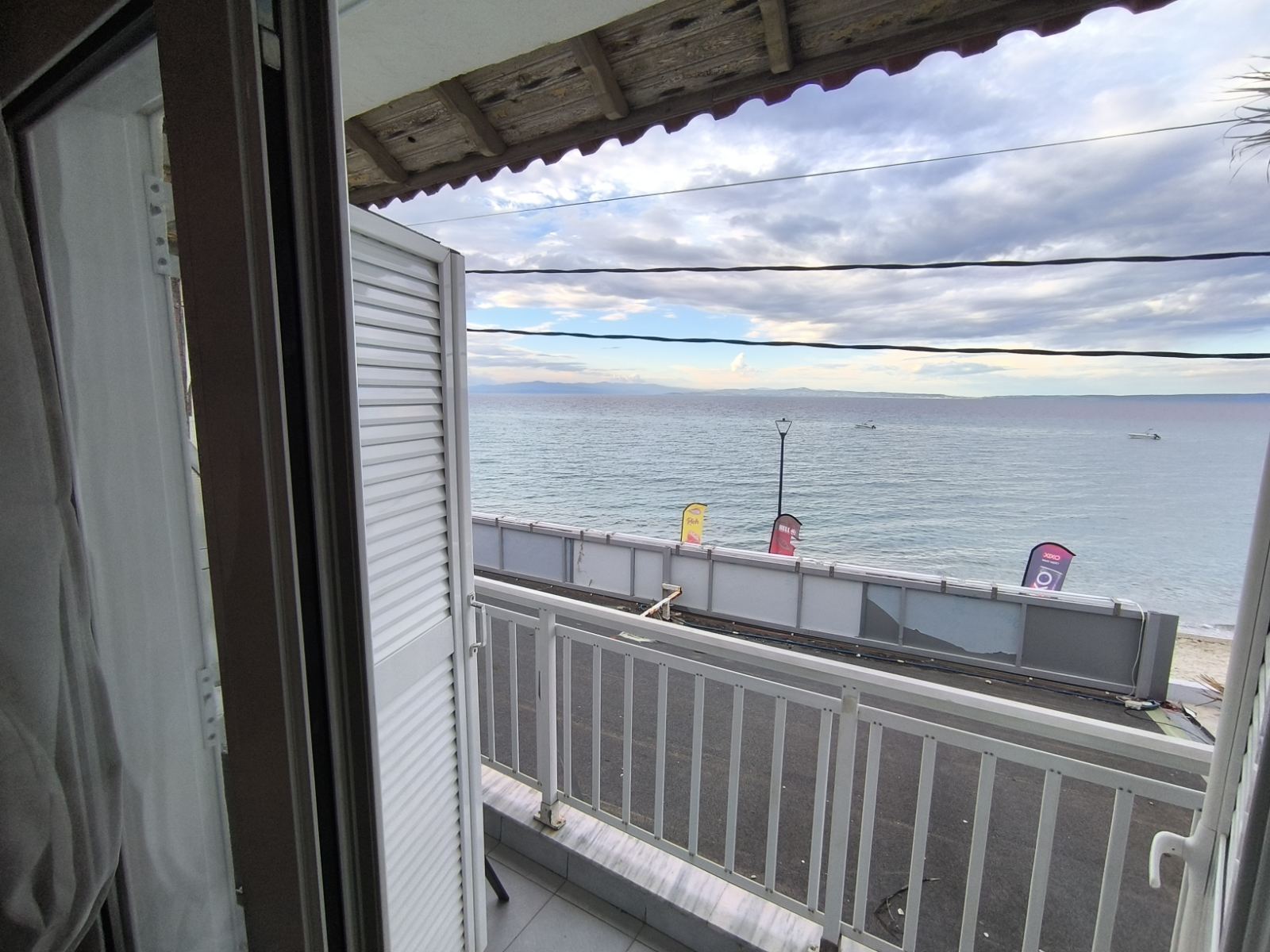 Vila Clock By The Sea thumbnail 2