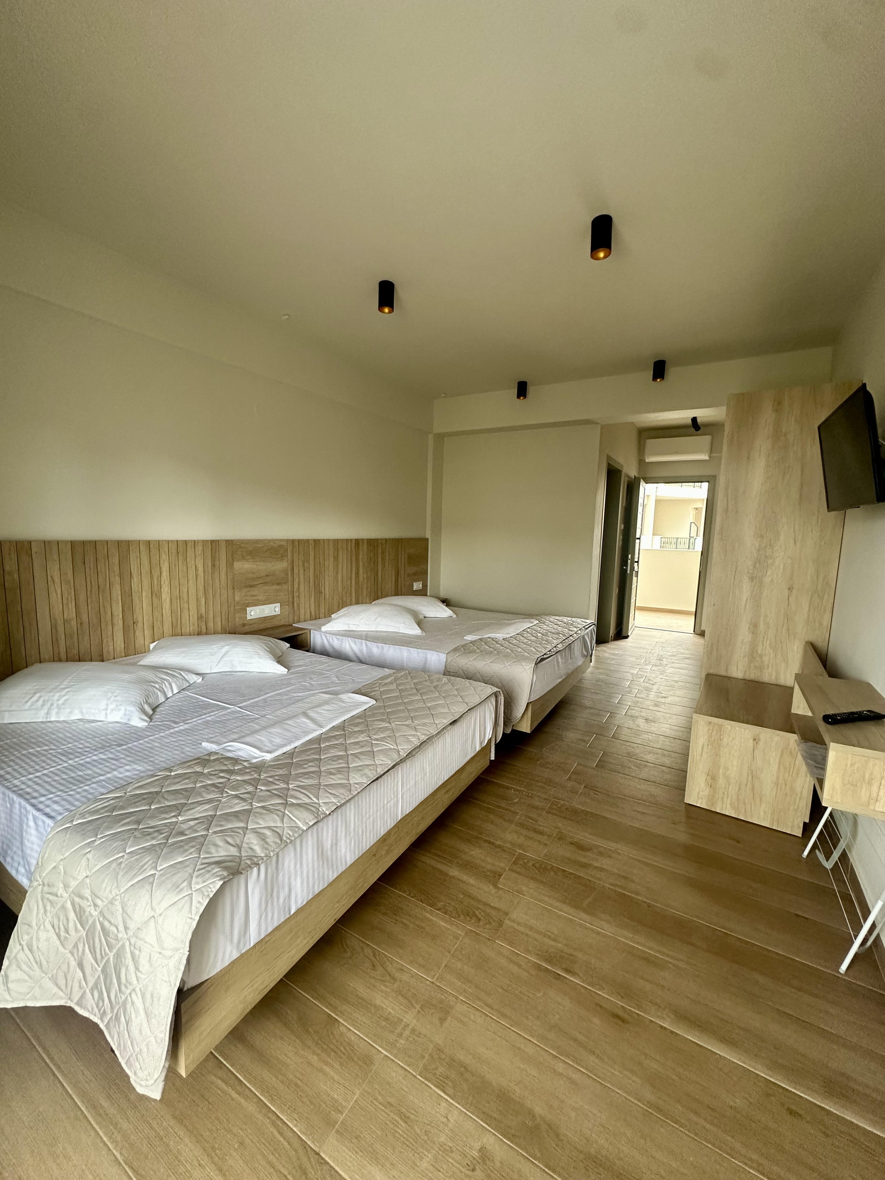 Vila Clock Luxury thumbnail 5