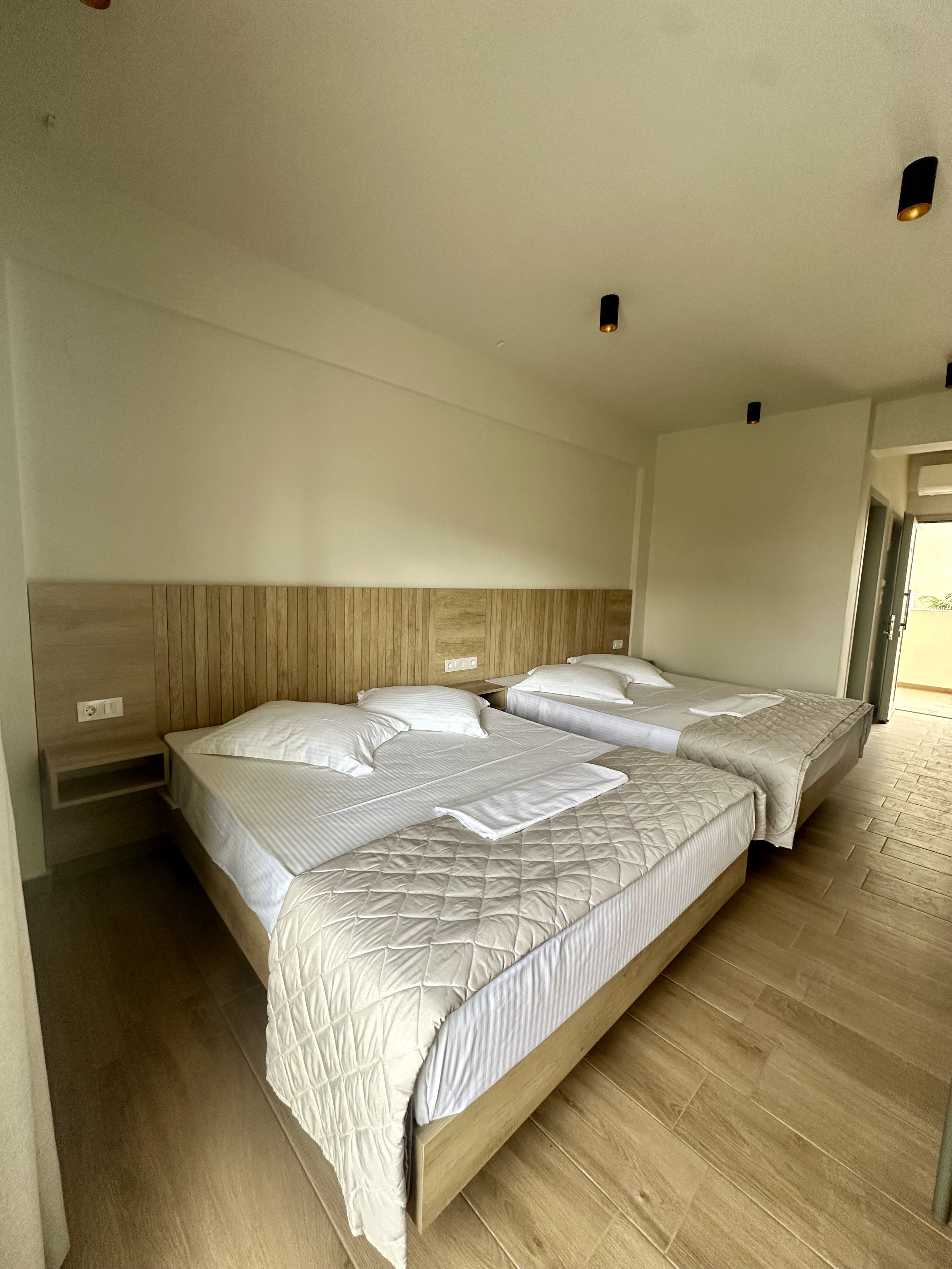 Vila Clock Luxury thumbnail 6