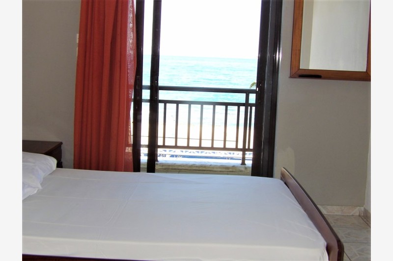 Vila Kyma beach thumbnail 6