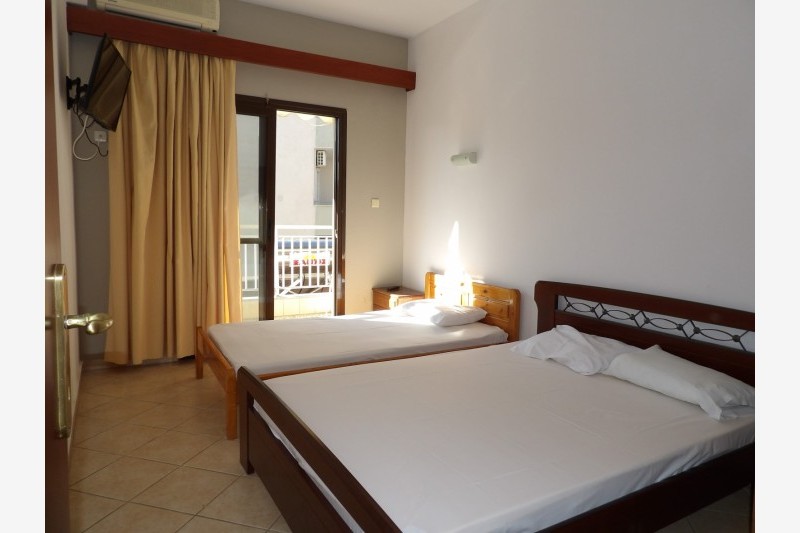 Vila Kyma beach thumbnail 5