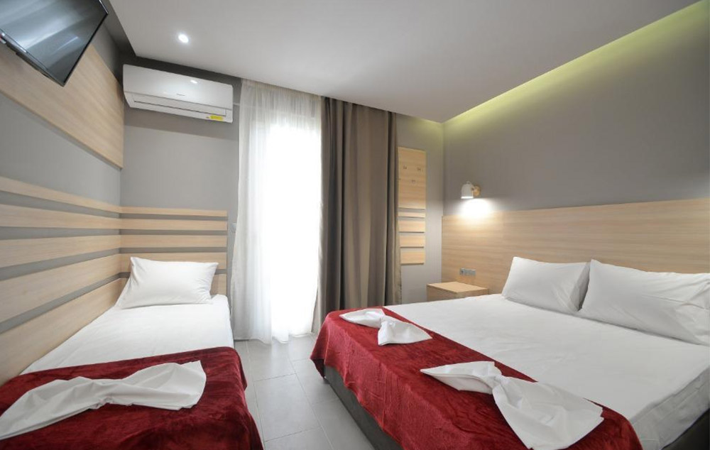 VILA LINDA STUDIOS & POOL thumbnail 3