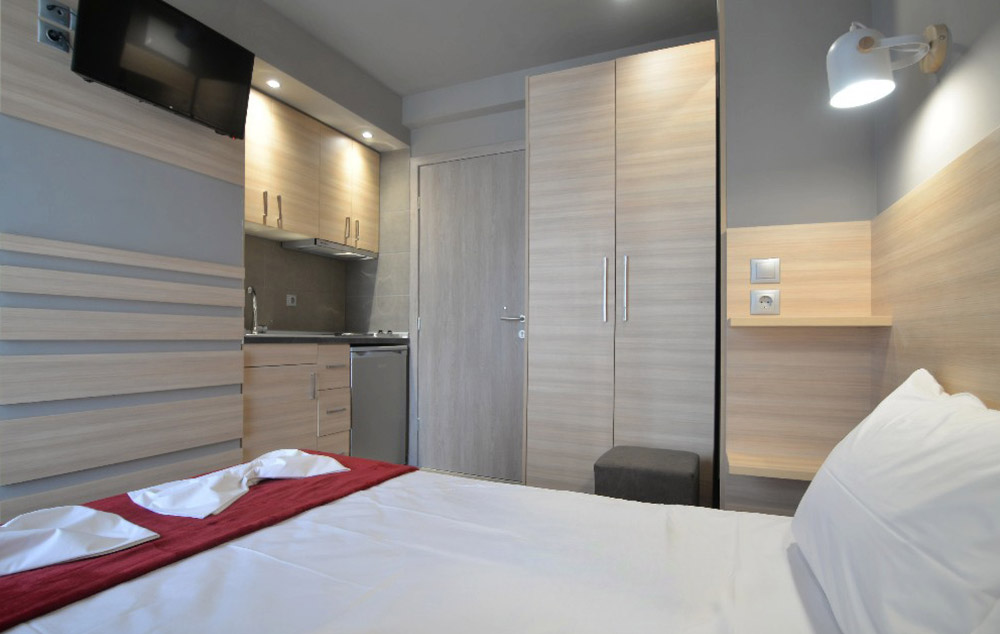 VILA LINDA STUDIOS & POOL thumbnail 5