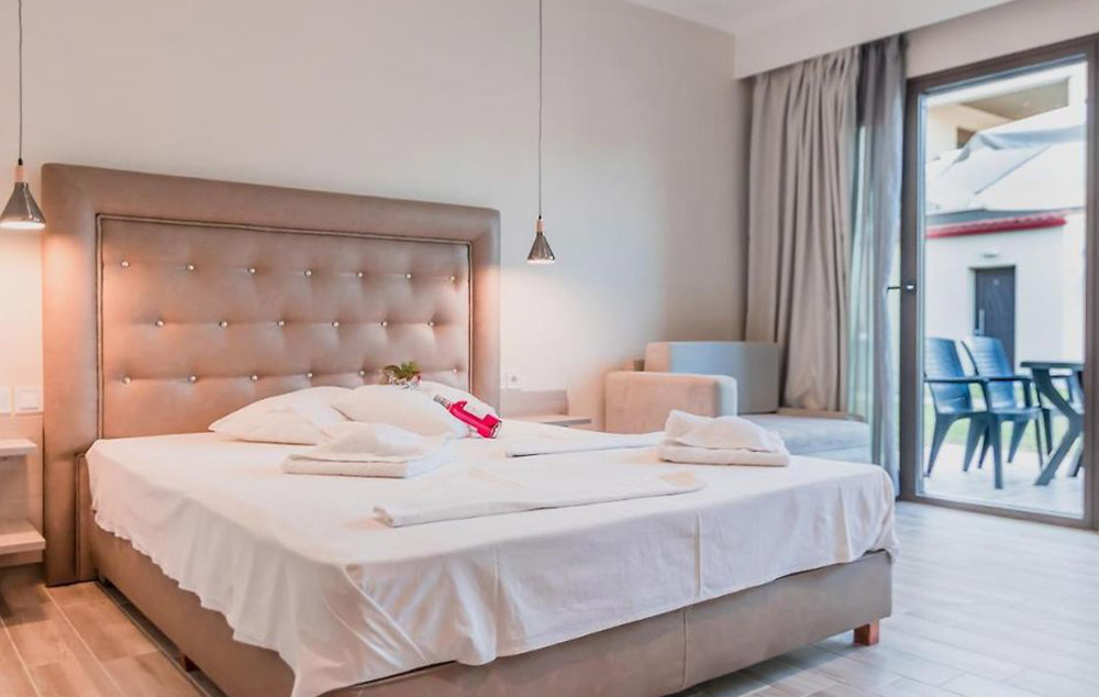 VILA LOUKAKIS thumbnail 4