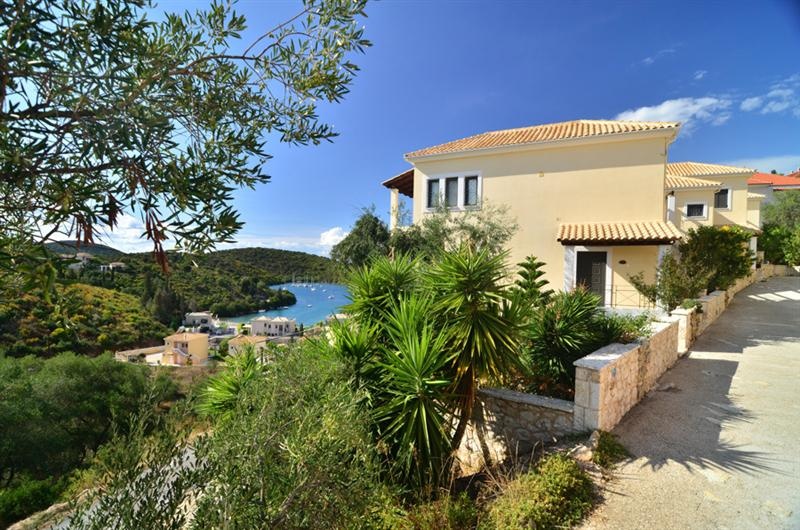 Vila Nirides (luxury apartments) thumbnail 2