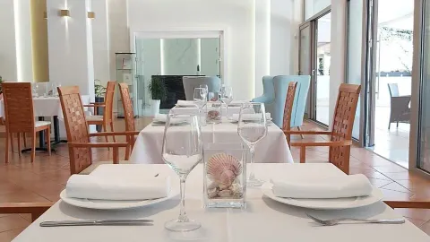 Akrogiali Exclusive Hotel