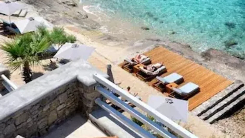 Luxury Beachfront Suite with Outdoor Jacuzzi