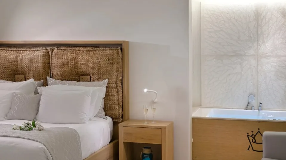 Premium Honeymoon Suite