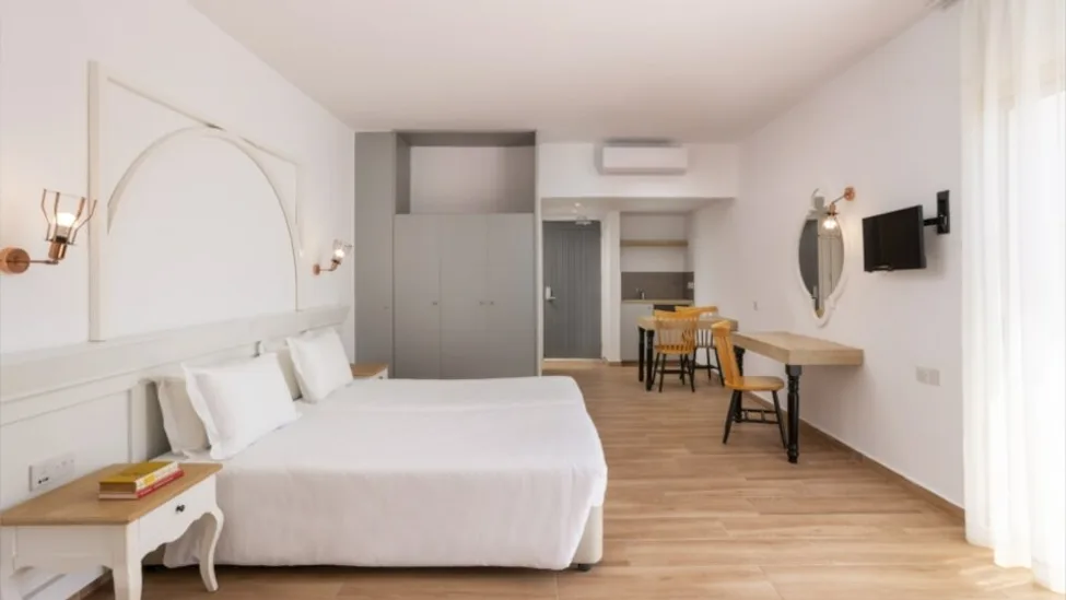 Studio Side Sea View