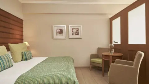 Inland View Room