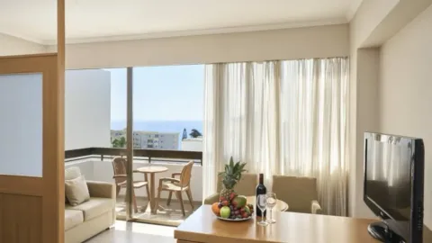 Junior Suite Inland View