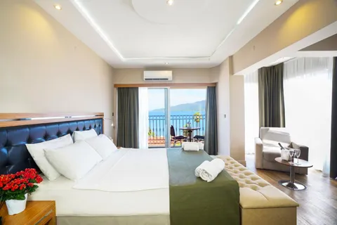Aurasia Sea Side Hotel - 3