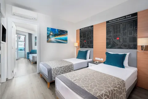 Porodična soba, 2 spavaće sobe, pogled na bazen