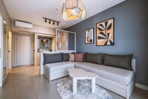 Deluks apartman sa terasom pored bazena (2 odrasle osobe + 2 dece)