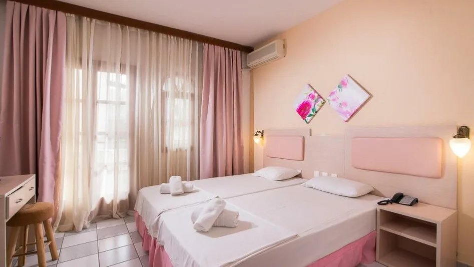 Double/twin room sea or pool view