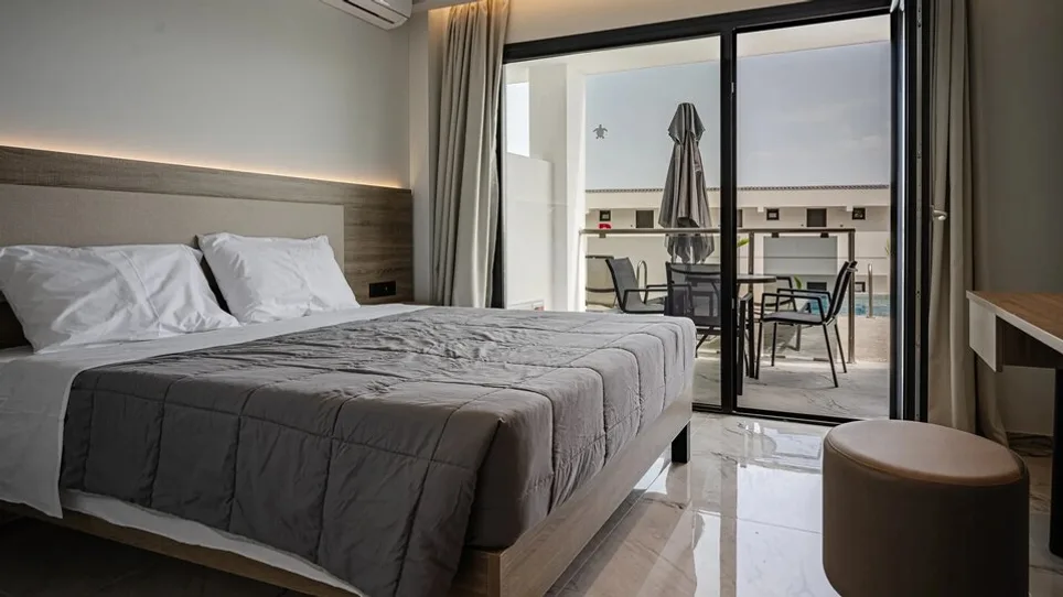 One Bedroom Swim Up Apartment