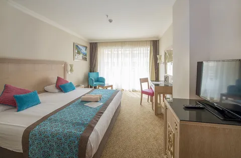 Standardna soba, delimičan pogled na more