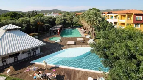 Despotiko Apartment Hotel & Suites