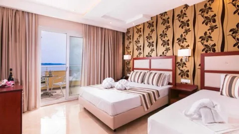 Deluxe Triple Sea View
