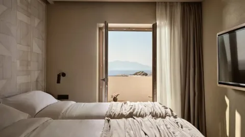 Upbeat Retreat Sea View