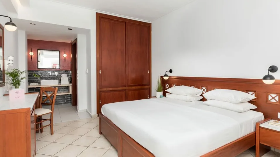 Ground Floor Poolside Apartment