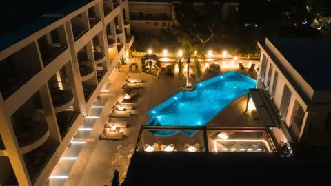 Flisvos Royal Hotel & Suites
