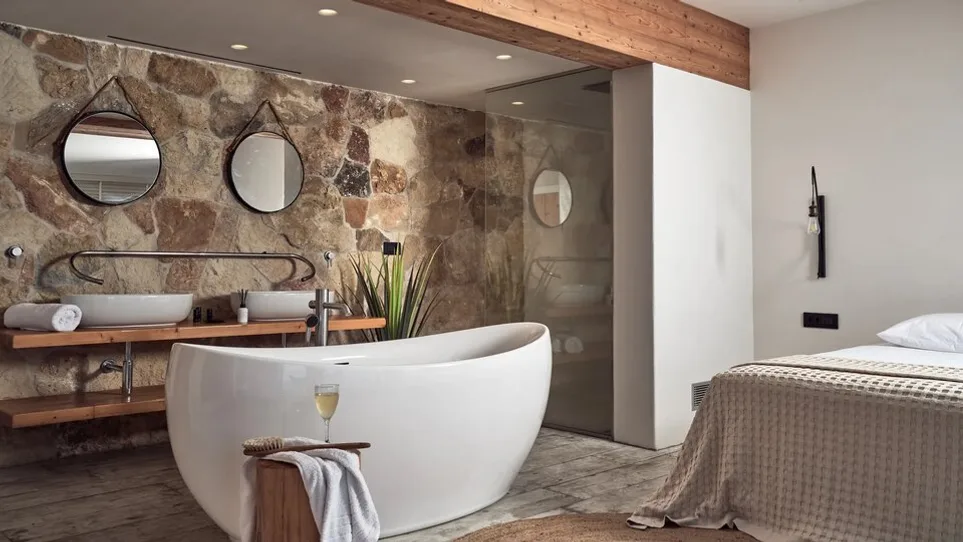 Premium Junior Suite Outdoor Jetted Tub & Sea View