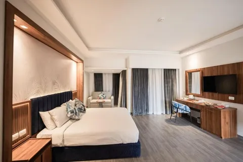 Premium soba, balkon, delimičan pogled na more