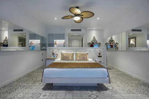 Maldive Houses / Only Adult