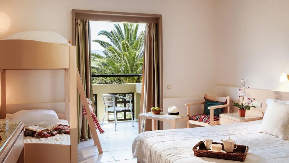 Family Room Garden View with Balcony