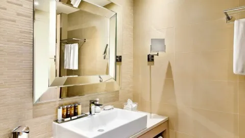 Deluxe 1-Bedroom Bungalow Suite Private Garden PV