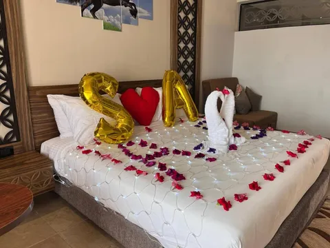 Deluxe Honeymoon Package