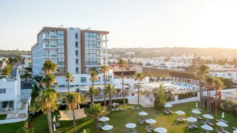 Leonardo Crystal Cove Hotel & Spa