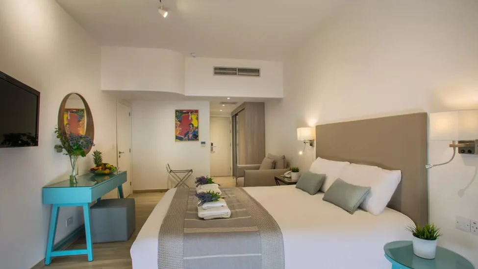 Swim Up Superior Room