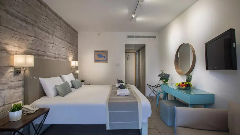 Deluxe Suite Inland View