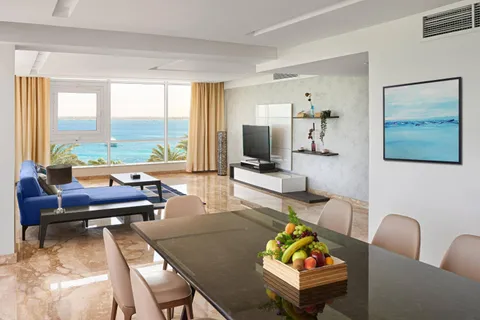 Jednosobni Apollo apartman sa king size krevetom, balkonom i pogledom na more