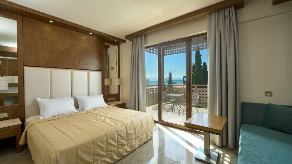 Standard room side sea view