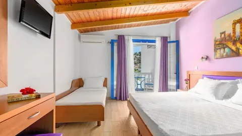 Triple Partal Sea View