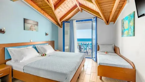 Triple Room Sea View