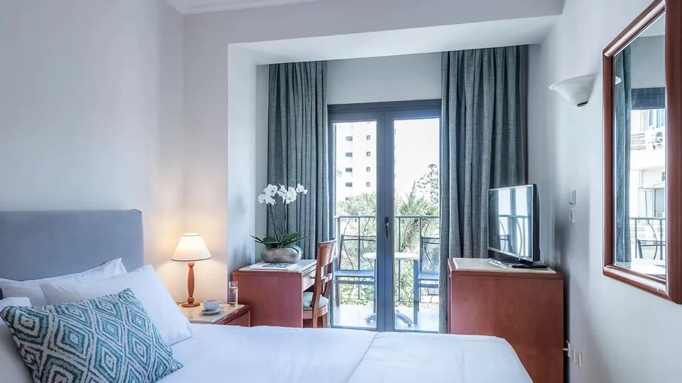 Twin Side Sea View with Balcony